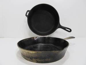 lot 163 image: 2 Old Vintage WAGNER Ware Cast Iron Skillets