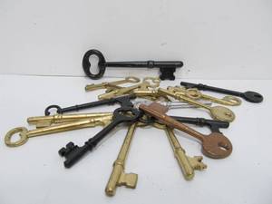 lot 186 image: Lot of Antique Skeleton Keys