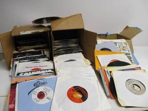 lot 62 image: LARGE Lot of Vintage Vinyl 45 Records