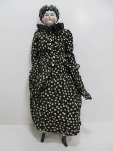 lot 11 image: Antique 19th Century Cloth Body Porcelain Doll