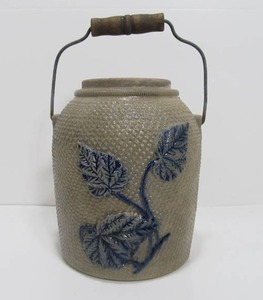 lot 16 image: Vintage Stoneware Jar wWood Handle