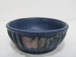 lot 19 image: Nice Signed Vintage WELLER Art Pottery Bowl