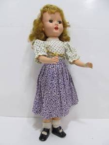 lot 34 image: Nice Vintage Shirley Temple or Character Doll
