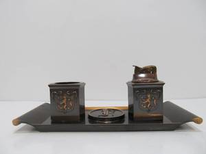 lot 38 image: Vintage Hyde Park Desk Top Table Lighter Set