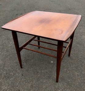 lot 5 image: Mid Century BASSETT Upturned Edge Side or Lamp Table