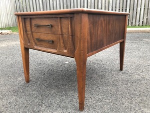 lot 6 image: Mid Century Nightstand or Side Table wDrawer