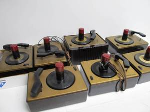 lot 219 image: Lot of 7 Vintage RCA VICTOR Turntables 