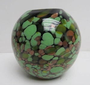 lot 225 image: Nice Hand Blown Heavy Art Glass Vase - Mint Green wSparkling Gold