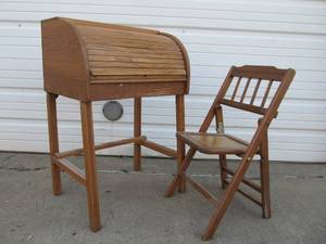 lot 263 image: Cute Vintage 1940s-50s Child Size Roll Top Desk & Chair