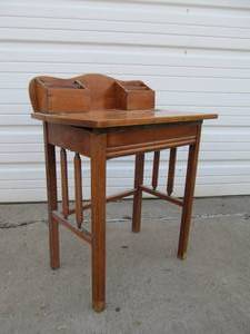 lot 264 image: Cute Vintage 1940s era Child Size Writing Desk wStorage
