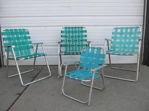 lot 265 image: 4 Vintage Vinyl Strap ALuminum Lawn Chairs