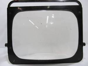 lot 321 image: Large Thick 1950s era Magnifier