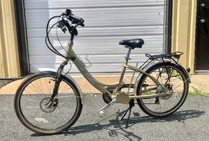 lot 21 image: E-MOTO Electric Bicycle