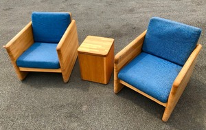 lot 345 image: Pair of Large Vintage Oak Cube Chairs wMatching Center Table