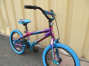 lot 354 image: Genesis 18 Illusion Kids Bicycle
