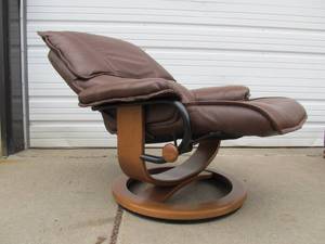 lot 356 image: PALLISER Swivel Recliner Chair