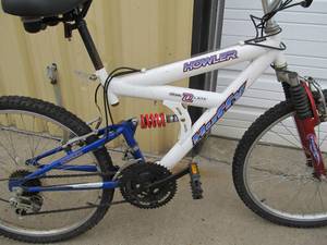 lot 357 image: BoysMens HUFFY HOWLER Bicycle