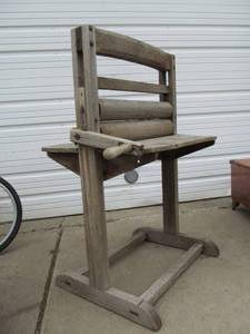 lot 358 image: LARGE Primitive Vintage Wood Wringer Washer