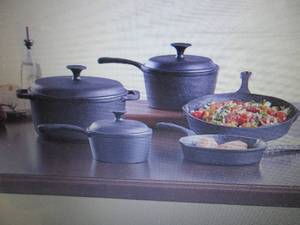 lot 35 image: 8-Pc. Pre-Seasoned Cast Iron Cookwa...