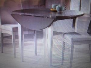lot 71 image: Hillsdale Furniture Clarion Round D...