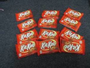 lot 82 image: 12- 1.5 oz KitKats...