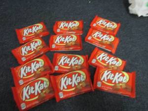lot 84 image: 12- 1.5 oz KitKats...