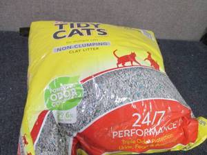 lot 117 image: Tidy Cat Non-clumping Clay  Litter...
