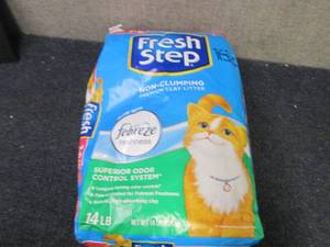 lot 118 image: 14 lb Bag Fresh Step Non-clumping C...