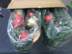 lot 229 image: Valery Madelyn  Lit Christmas Garla...