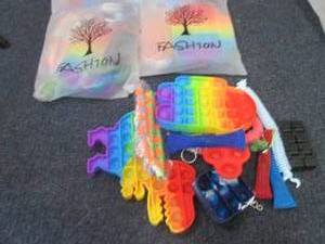 lot 233 image: 3 Fidgit Packs...