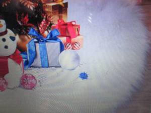 lot 267 image: Christmas Tree Skirt White Plush Lu...