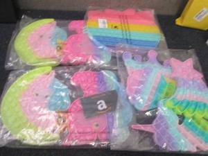 lot 286 image: 4 pks Pop-it Toys...