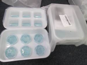 lot 288 image: 2- 2pks Ice Cube Trays...