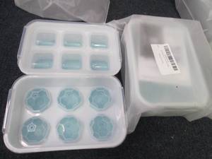 lot 289 image: 2- 2pks Ice Cube Trays...