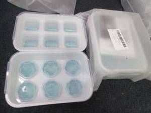lot 290 image: 2- 2pks Ice Cube Trays...