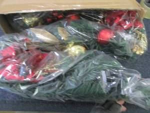 lot 309 image: Valery Madelyn  Lit Christmas Garla...