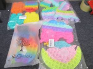 lot 319 image: 4 pks Assorted Pop-it Toys...