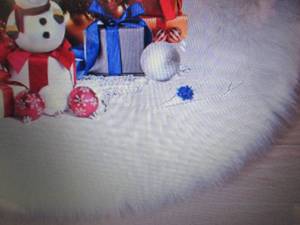 lot 330 image: Christmas Tree Skirt White Plush Lu...