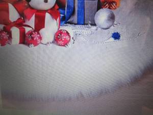 lot 331 image: Christmas Tree Skirt White Plush Lu...