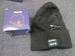 lot 341 image: Bluetooth Music Beanie Hat...