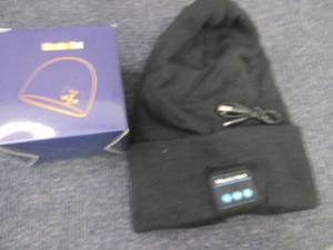 lot 342 image: Bluetooth Music Beanie Hat...