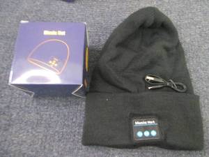 lot 343 image: Bluetooth Music Beanie Hat...