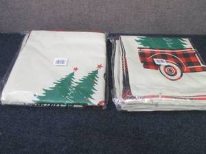 lot 353 image: 2 - 4pks Christmas Pillow Covers 22...