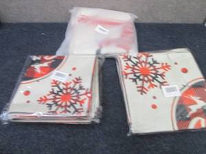 lot 354 image: 3 - 4pks Christmas Pillow Covers As...