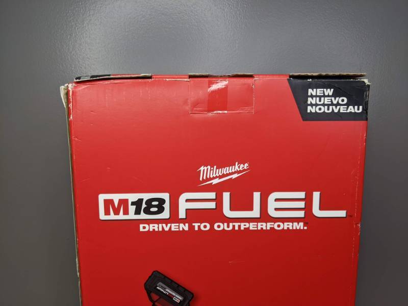lot 2 image: New Milwaukee M18 FUEL 120 MPH 450 CFM 18-Volt Lithium-Ion Brushless Cordless Handheld Blower Kit with Rapid Charger - T