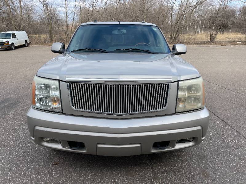 lot 1 image: 2004 Cadillac Escalade AWD V8 6.0L Beautiful Rust Free Vehicle LOW Miles - T