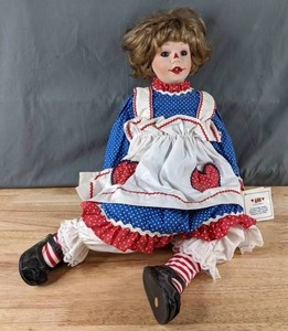 lot 77 image: Kelly Rubert Porcelain Raggedy Ann Doll, Collectors Edition, 1996, 22 - X