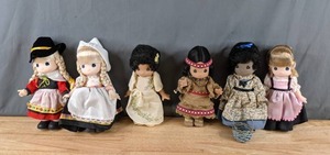 lot 106 image: Collection of 6 Precious Moments Dolls - X