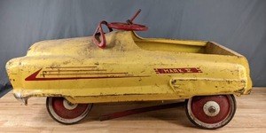lot 109 image: Vintage Approx. 1950s Garton Mark 5 Pedal Car - X