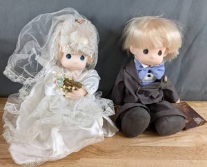 lot 71 image: Vintage Precious Moments Retired Bride and Groom Dolls Jessi and John - X